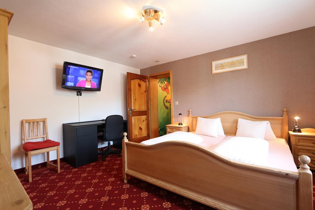 Hotel Alpina Grächen Room photo