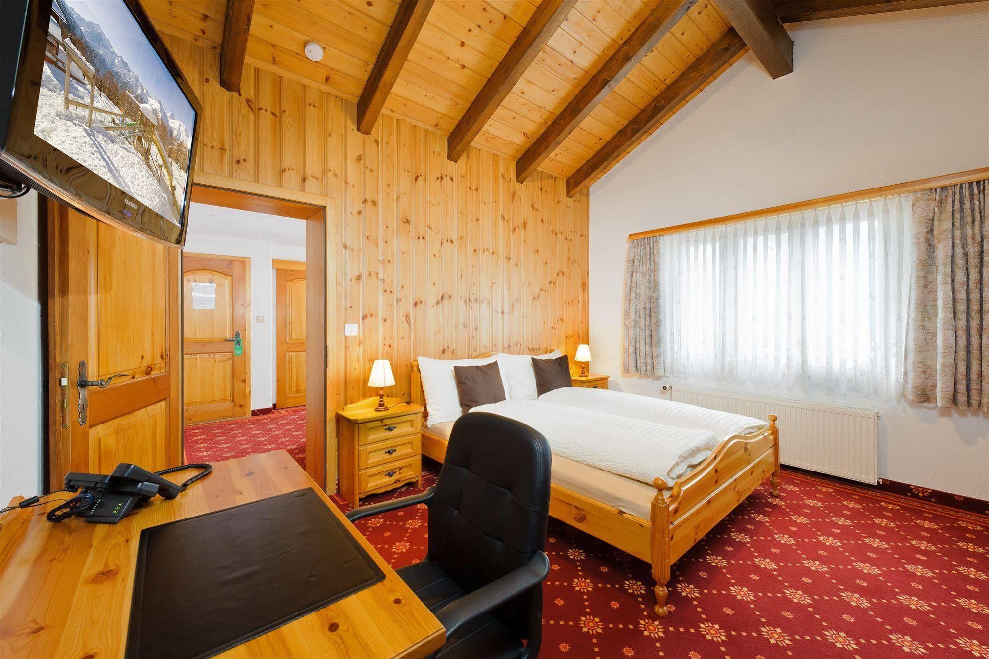 Hotel Alpina Grächen Exterior photo